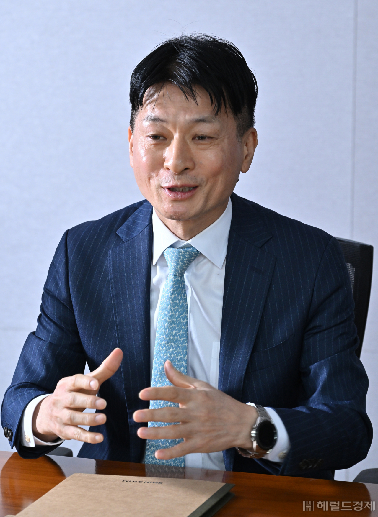 윤주탁 변호사가 11일 서울 종로구 법무법인 세종에서 헤럴드경제와 인터뷰를 하고 있다. 임세준 기자