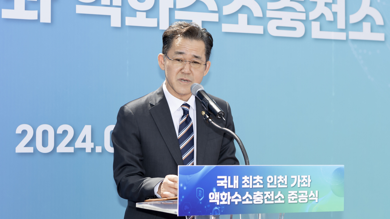 임상준 환경부 차관이 17일 오전 인천 가좌 액화수소충전소(인천시 서구)에서 개최된 준공식에 참석, “국내 첫 액화수소충전소 준공이 수소차 생태계가 한단계 도약하는 계기가 되길 바라며, 수소차 생태계 강화를 위해 모두가 함께 역량을 모아주시기 바란다”고 말했다.[환경부 제공]
