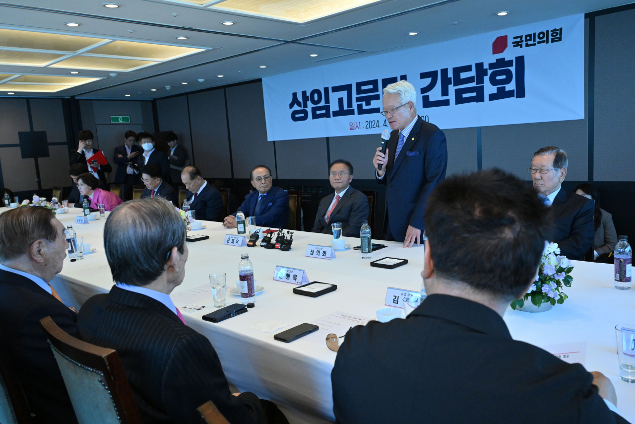국민의힘 정의화 상임고문단 회장이 17일 서울 여의도의 한 중식당에서 열린 상임고문단 간담회에서 발언하고 있다. [연합]