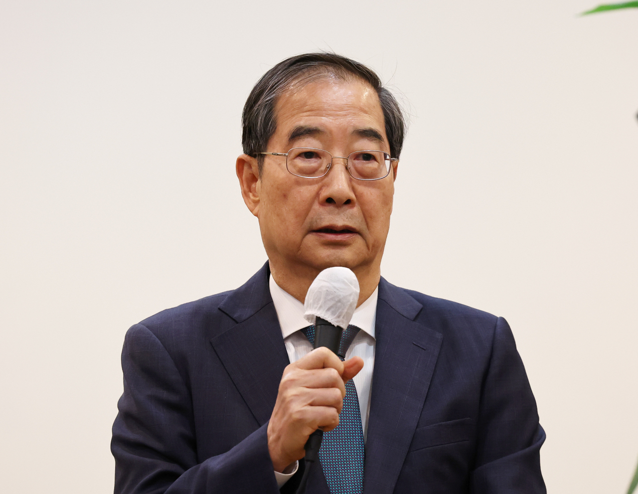 한덕수 국무총리가 17일 오후 정부서울청사에서 열린 출입기자단과의 간담회에서 발언하고 있다. [연합]