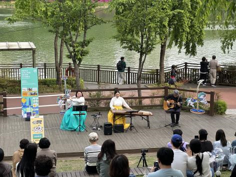 서울시는 2011년부터 시작한 대표 거리공연 ‘구석구석라이브’를 시내 명소 50곳서 4&sim;11월 2240회 선보인다고 18일 밝혔다.[서울시 제공]