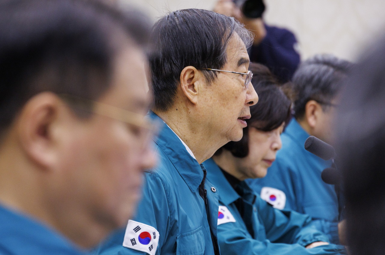 한덕수 국무총리가 지난 5일 오후 서울 종로구 정부서울청사에서 열린 ‘의사 집단행동 대응 중앙재난안전대책본부’ 회의에 참석해 전날 윤석열 대통령과 박단 대한전공의협의회(대전협) 비상대책위원회 위원장과의 만남에 대한 정부의 입장을 설명하고 있다.[연합]