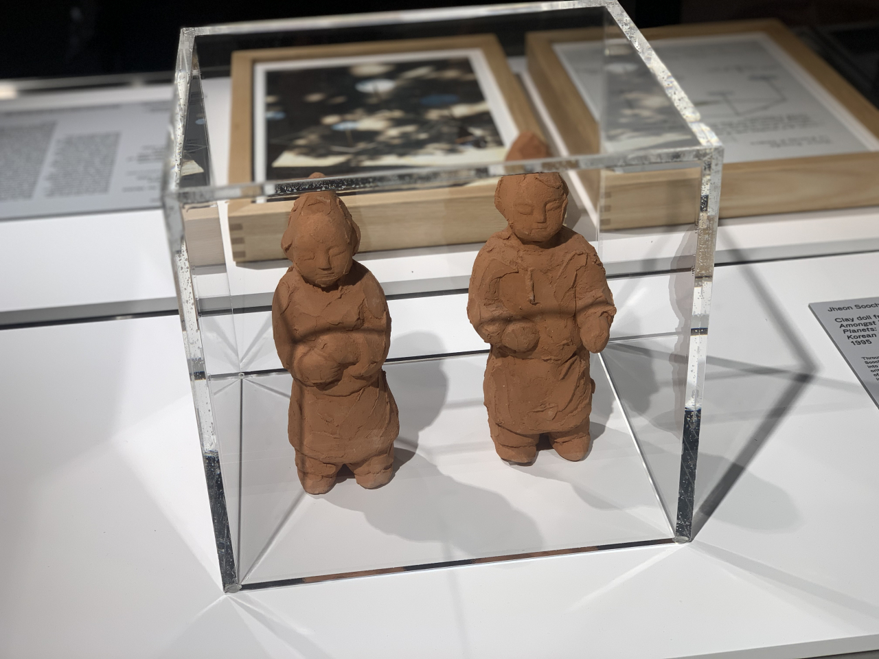 베니스 비엔날레 기간에 맞춰 열리는 한국관 30주년 특별전시에 소개된 전수천 작가의 1995년작 ‘Clay doll from T'ou Amongst Wandering Planets: Spirit of the Korean People’. 1995년 첫 한국관 개관 당시 전시된 작품이다. [베니스=이정아 기자]