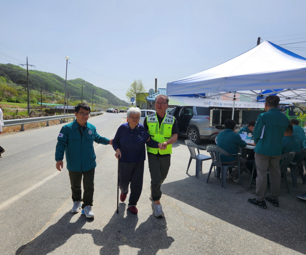 경북도는 지난 18일 봉화군 물야면 개단2리 마을회관에서 산사태 재난 대피 훈련을 진행했다.[경북도 제공]