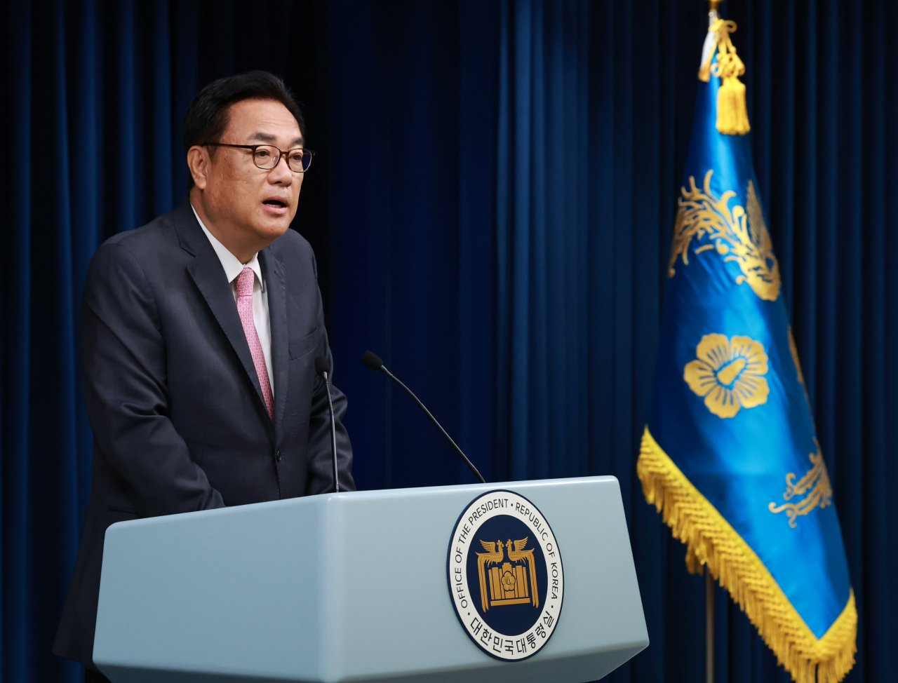 신임 대통령 비서실장으로 임명된 국민의힘 정진석 의원이 22일 서울 용산 대통령실 청사에서 열린 인사브리핑에서 소감을 말하고 있다. [연합]