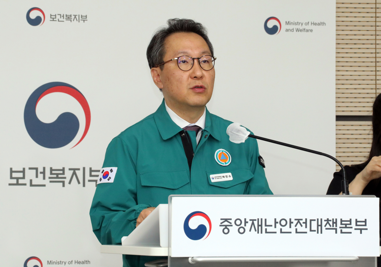 박민수 보건복지부 제2차관이 22일 오전 정부세종청사 보건복지부 브리핑룸에서 ‘의사 집단행동 중앙재난안전대책본부 회의’ 결과를 설명하고 있다.[연합]