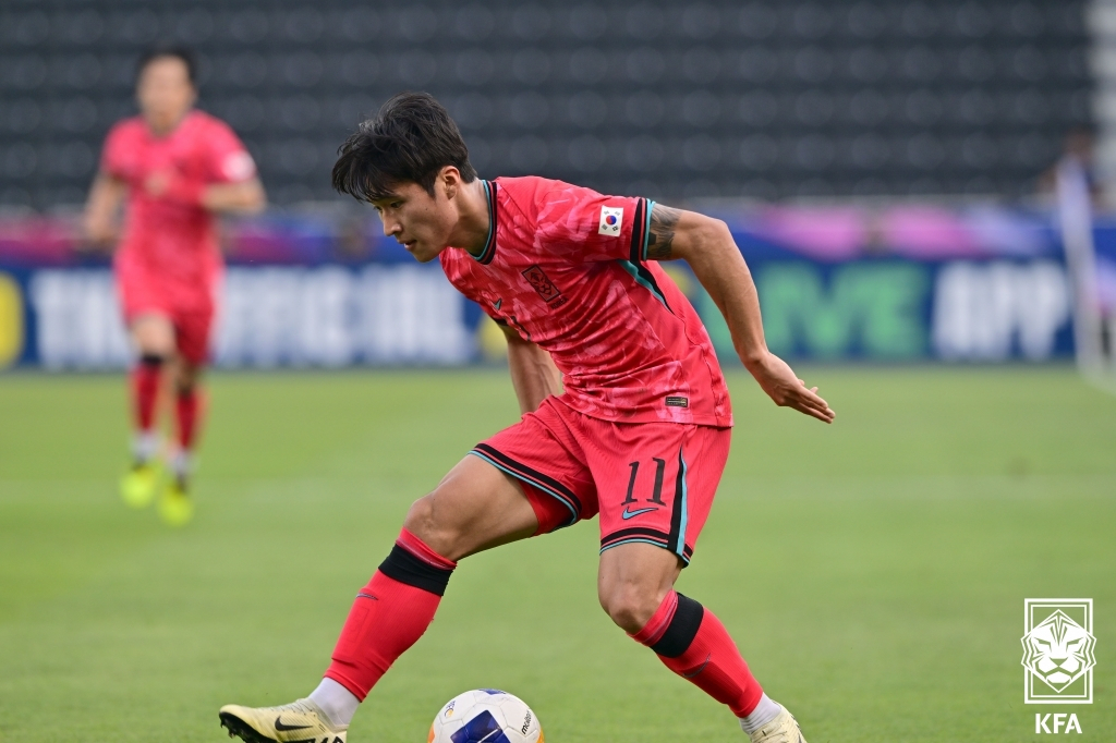 22일 카타르 도하 자심 빈 하마드 스타디움 열린 2024 AFC U-23 아시안컵 조별리그 B조 3차전 한국과 일본의 경기. 한국 정상빈이 드리블을 하고 있다. [연합]