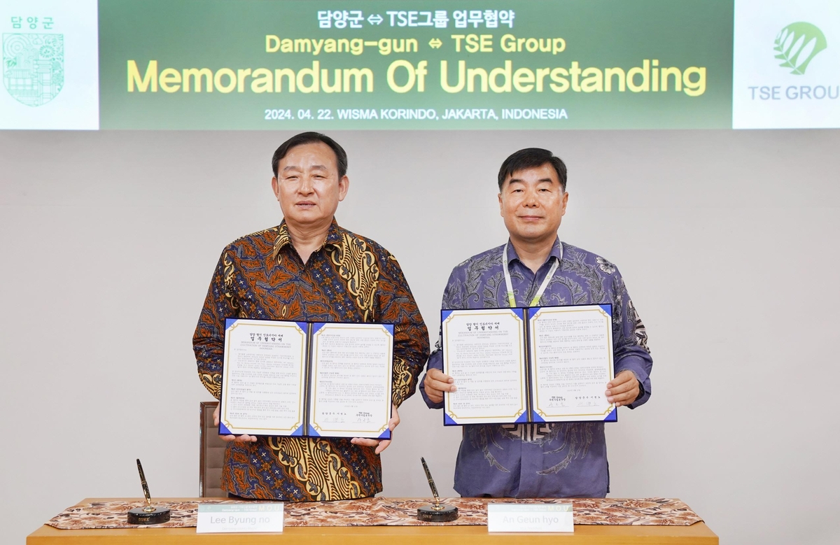 인도네시아 자카르타에서 이병노 담양군수는 TES 그룹과 '담양산 딸기 죽향·메리퀸 로열티 계약'을 체결했다.