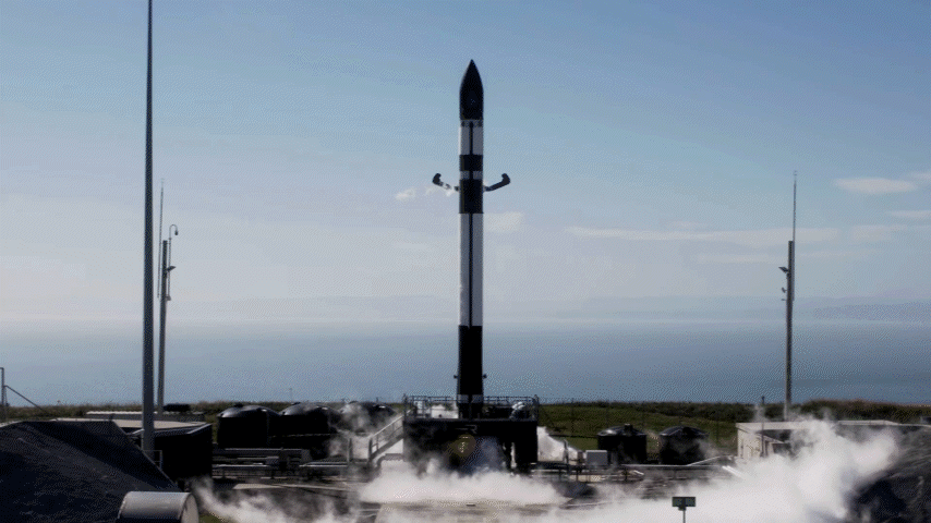 초소형 군집위성 1호가 탑재되는 로켓랩(RocketLab)의 ‘일렉트론(Electron)’ 로켓 발사 모습.[과기정통부 제공]