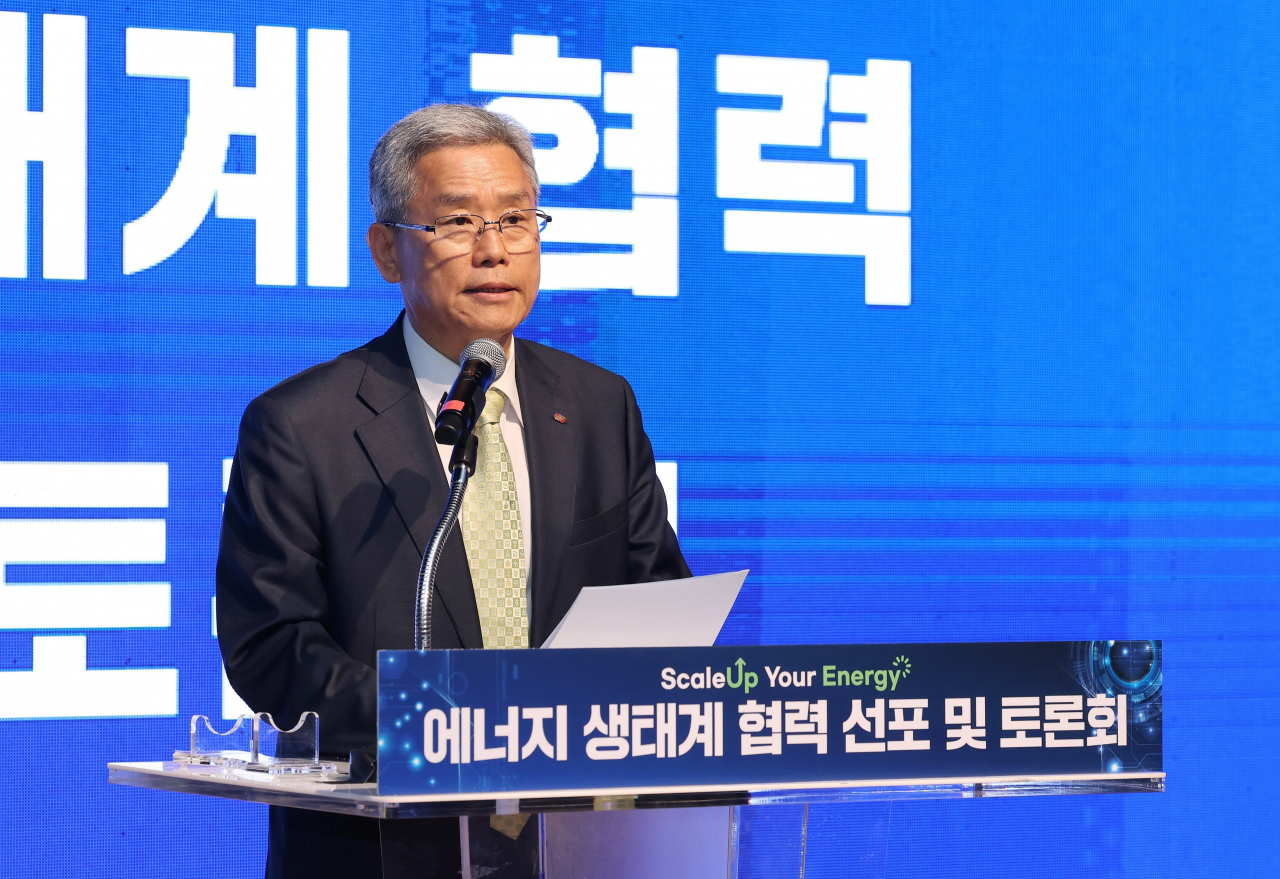 김동철 한국전력 사장이 24일 경기 판교 스타트업캠퍼스에서 열린 ‘에너지 생태계 협력 선포식 및 토론회’에서 인사말을 하고 있다.[한국전력 제공]