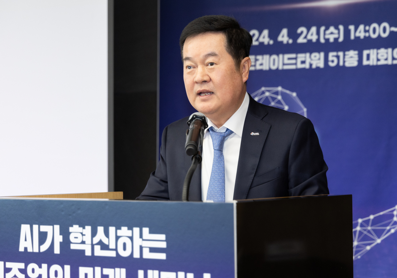 한국무역협회가 24일 서울 삼성동 트레이드타워에서 개최한 ‘AI가 혁신하는 제조업의 미래 세미나’에서 김고현 무협 전무가 개회사를 하고 있다. [한국무역협회 제공]