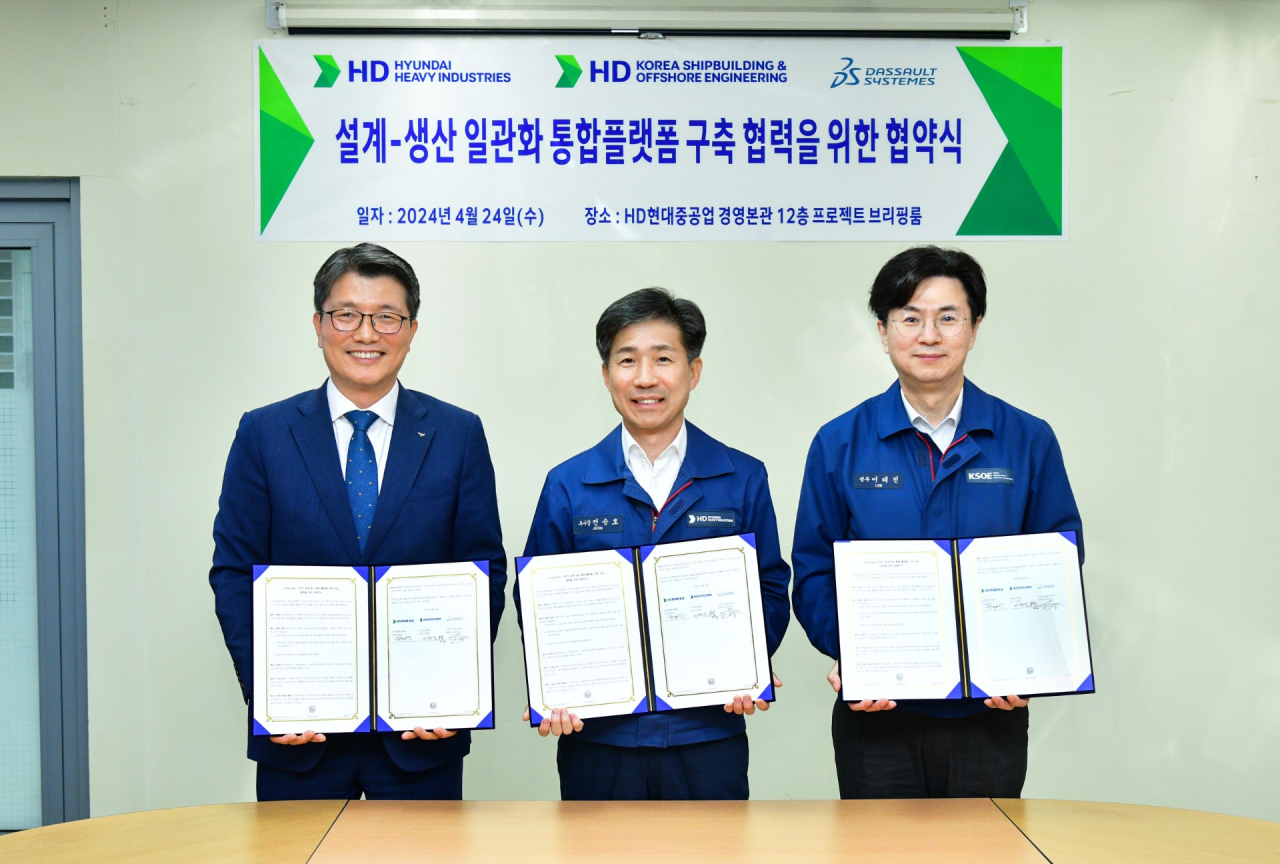정운성(왼쪽부터) 다쏘시스템코리아 대표이사, 전승호 HD현대중공업 기술본부장, 이태진 HD한국조선해양 DT혁신실장. [다쏘시스템 제공]