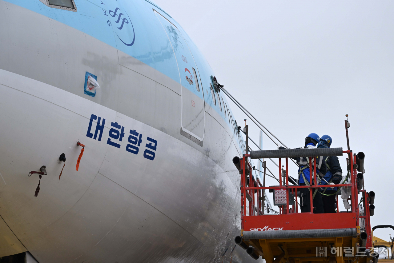 ‘개운하게 목욕하고 안전하게 날아요’ [이상섭의 포토가게]