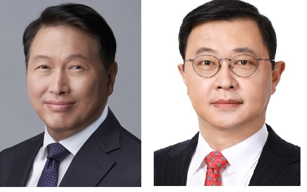 최태원(왼쪽) SK그룹 회장과 최재원 SK온 수석부회장. [SK 제공]