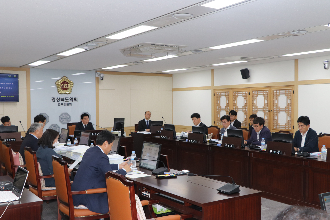 경북도의회 제346회 임시회 교육위원회 모습.[경북도의회 제공]