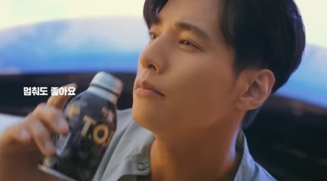 동서식품 맥심 T.O.P 광고에 출연한 배우 원빈. [동서식품 제공]