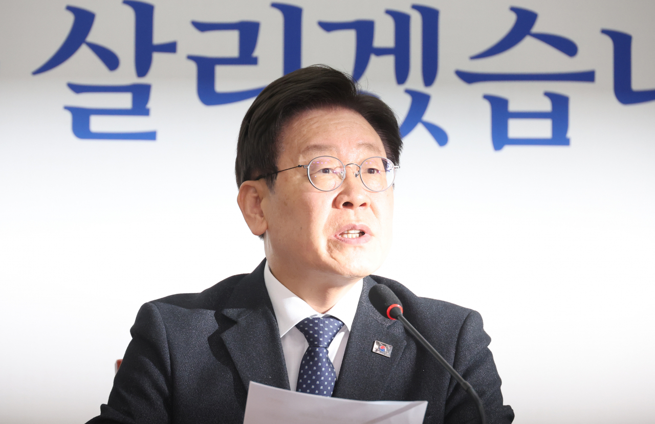 더불어민주당 이재명 대표가 26일 국회에서 열린 최고위원회의에서 영수회담 관련 발언을 하고 있다. [연합]