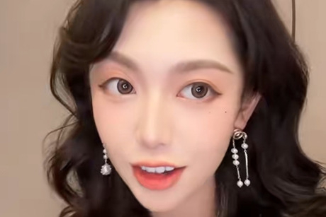 ‘Thurman mao yi bei’라는 이름을 사용하는 중국의 여성 인플루언서. [더우인]