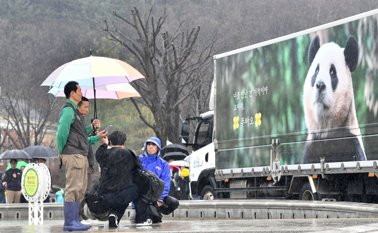 [영상] 떠날 때까지 ‘행복주는 보물(福寶)’…푸바오 없었으면 에버랜드 더 큰일날 뻔, 왜? [투자360]