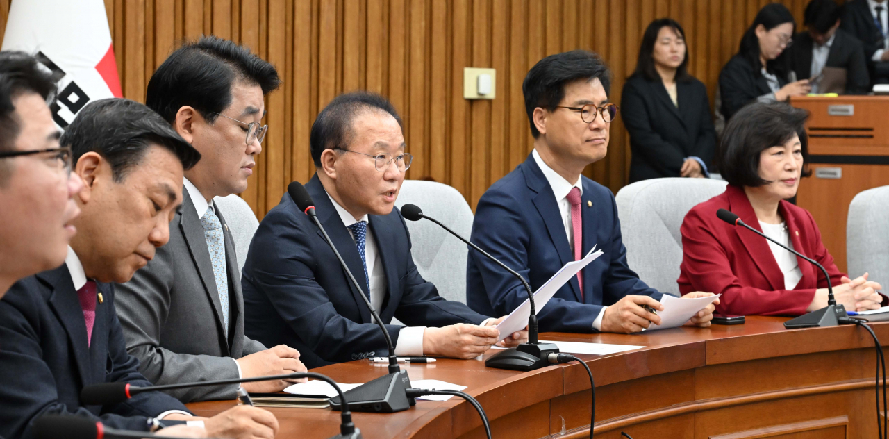 윤재옥 국민의힘 대표 권한대행이 26일 오전 서울 여의도 국회에서 열린 원내대책회의에 참석해 모두발언을 하고 있다. 이상섭 기자