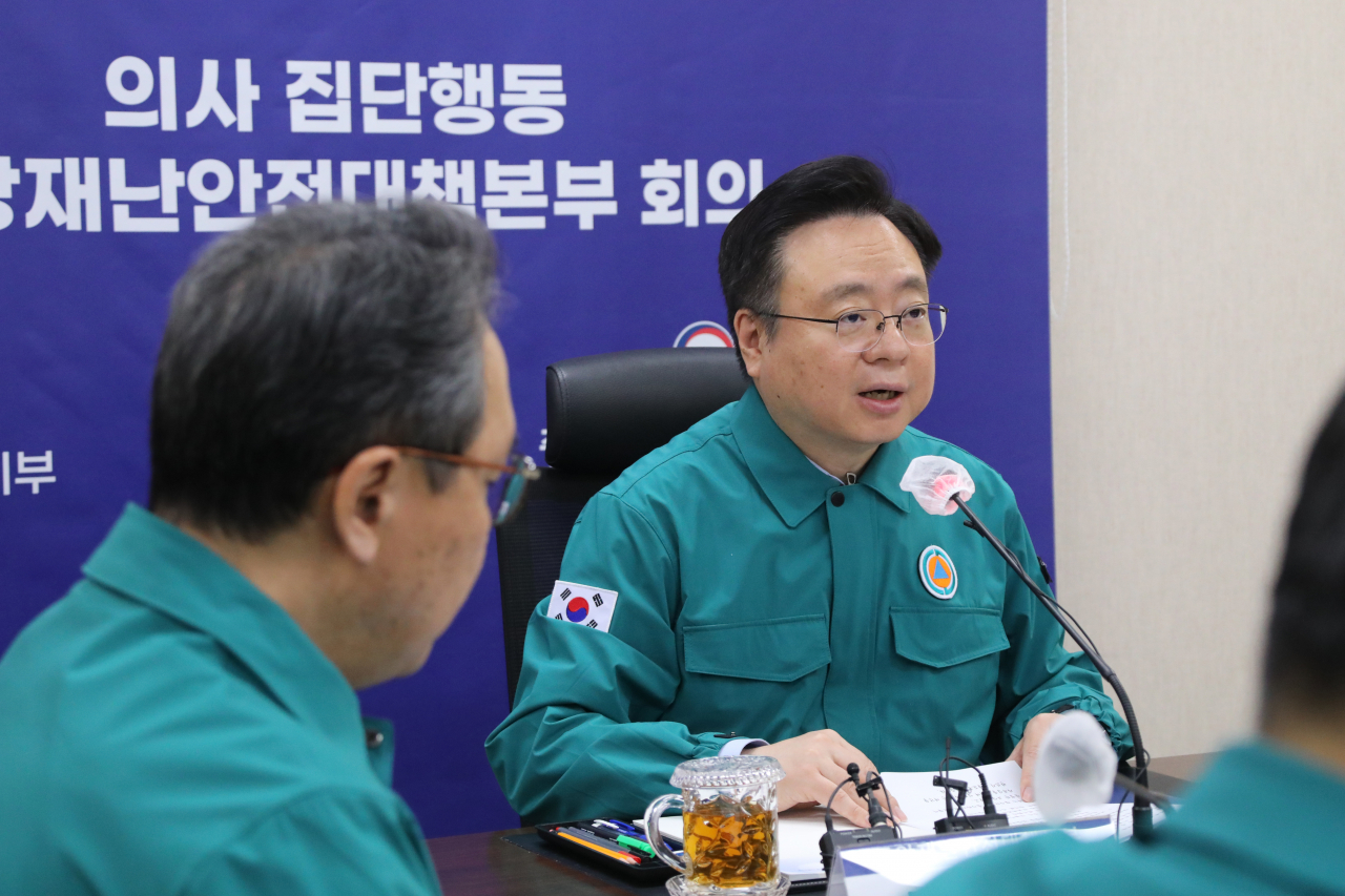 조규홍 보건복지부 장관이 29일 오전 정부세종청사에서 열린 ‘의사 집단행동 중앙재난안전대책본부’ 회의를 주재하고 있다.[연합]