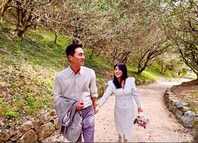 신랑 박철수 광양시의원과 신부 청첩장 사진 참조.