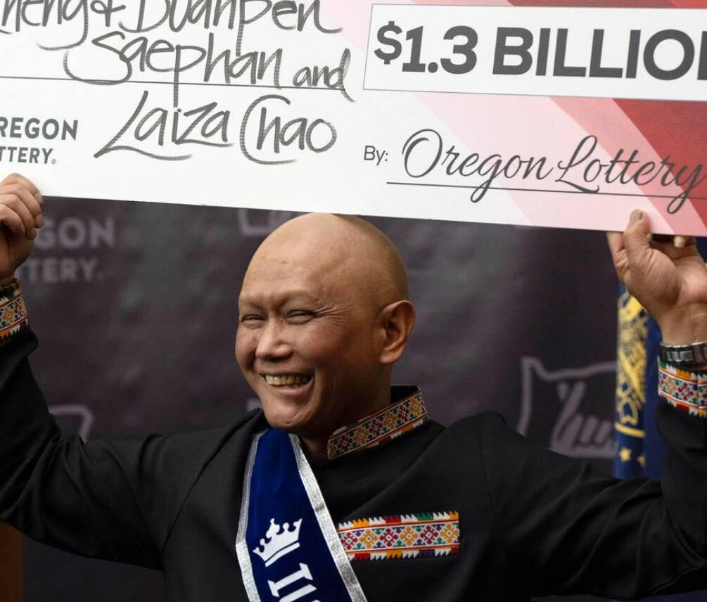3억 달러(약 1조8000억원)가 걸린 미국 파워볼(로또) 1등에 당첨된 쳉 새한(46). [AP]