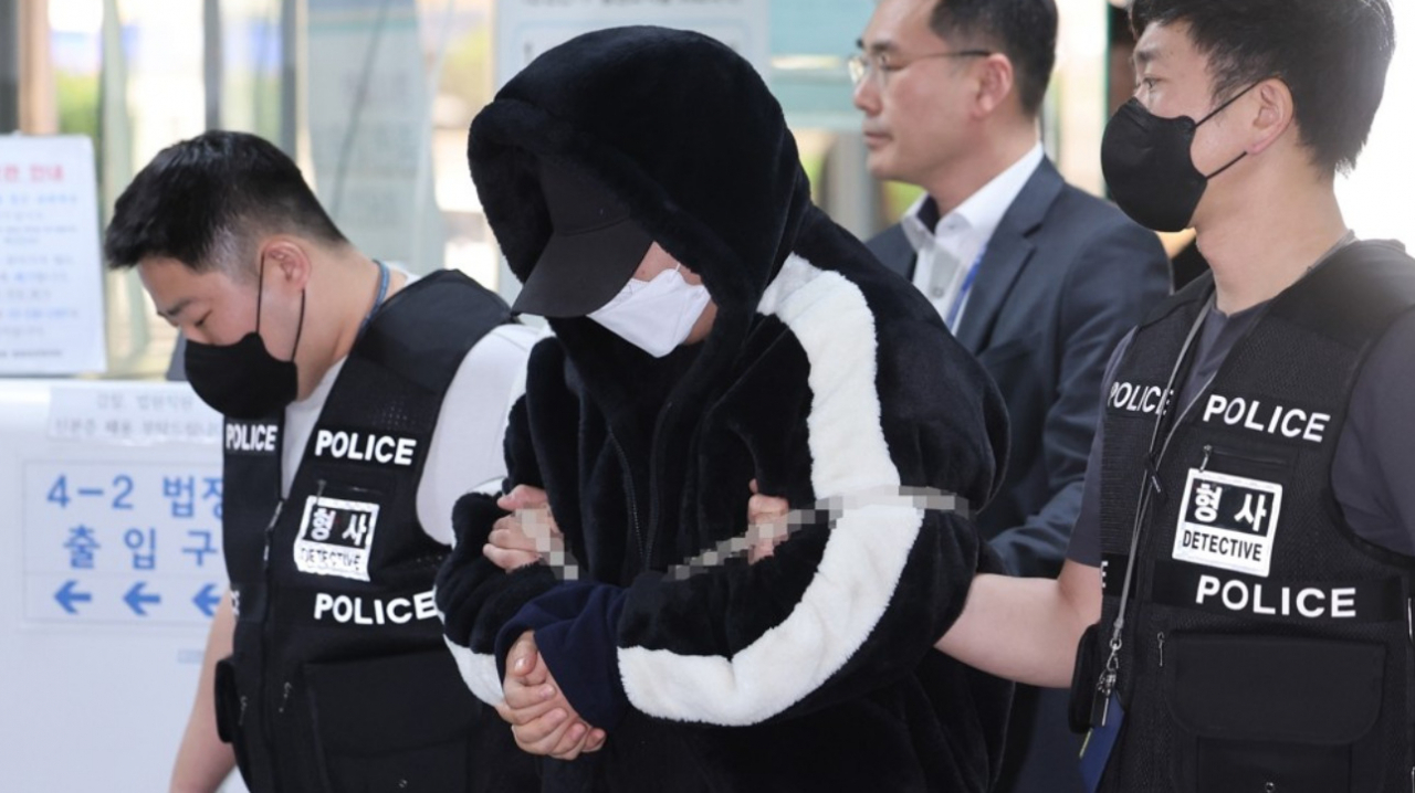 지난해 4월 강남 마약음료 사건 주범 길모 씨가 영장실질심사를 위해 서울 서울중앙지법으로 들어가고 있다. [연합]