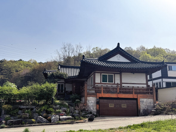 경기도 파주시 조리읍 장곡리 일대에 위치한 한옥주택. 지난달 초 감정가 6억5100만원에 첫 경매가 진행됐지만 유찰됐다. 신혜원 기자