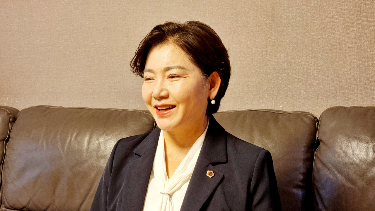 사회복지사 출신인 박미정 시의원은 세아이를 키우며 나이든 부모님을 직접 돌보는 등 현장복지의 현실과 대안을 제시했다는 평을 받고 있다.