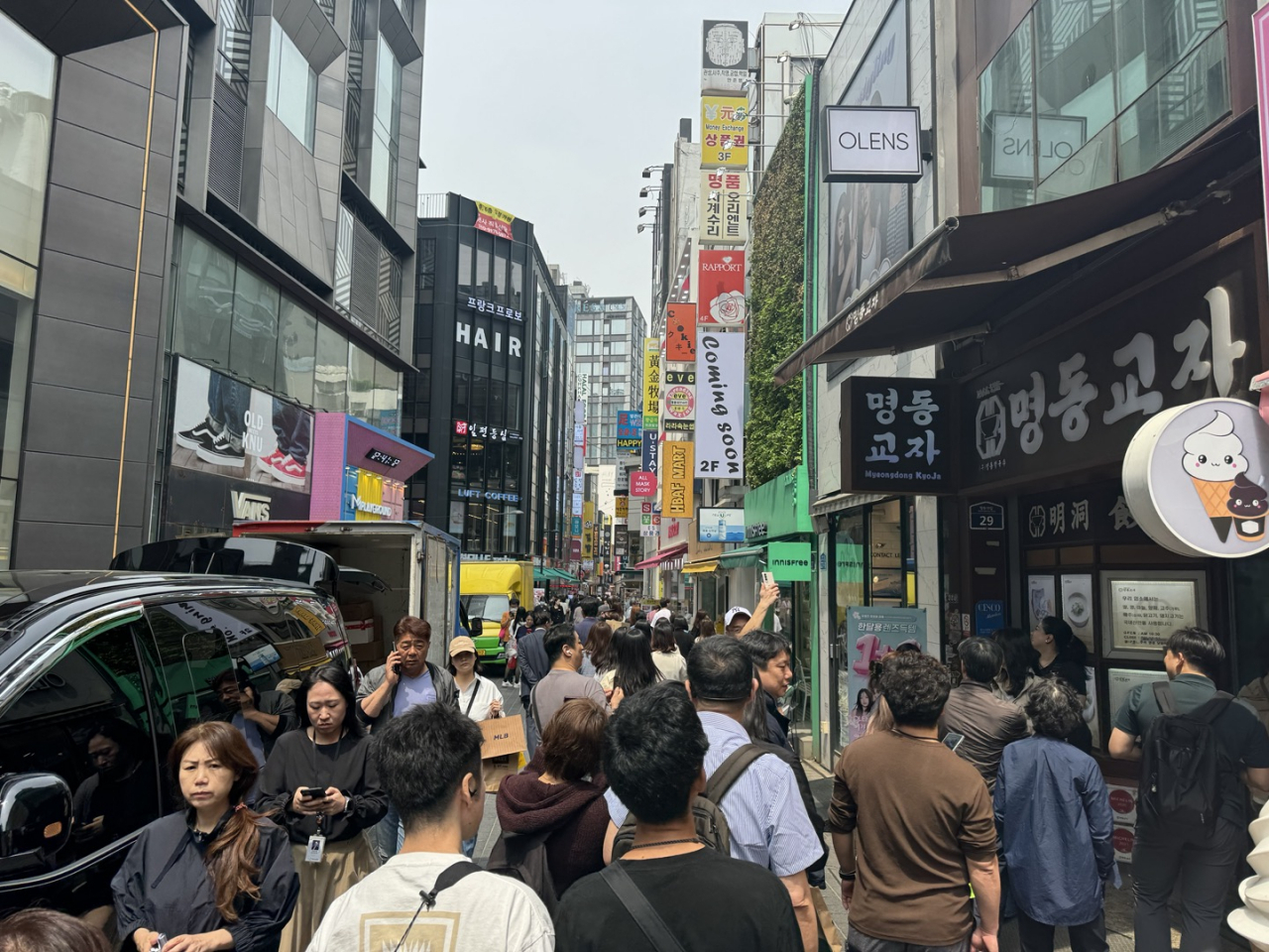 [르포] “5000만원 월세 1억으로 올려달래요” 텅텅 비었던 명동 상가 꽉 찼다 [부동산360]