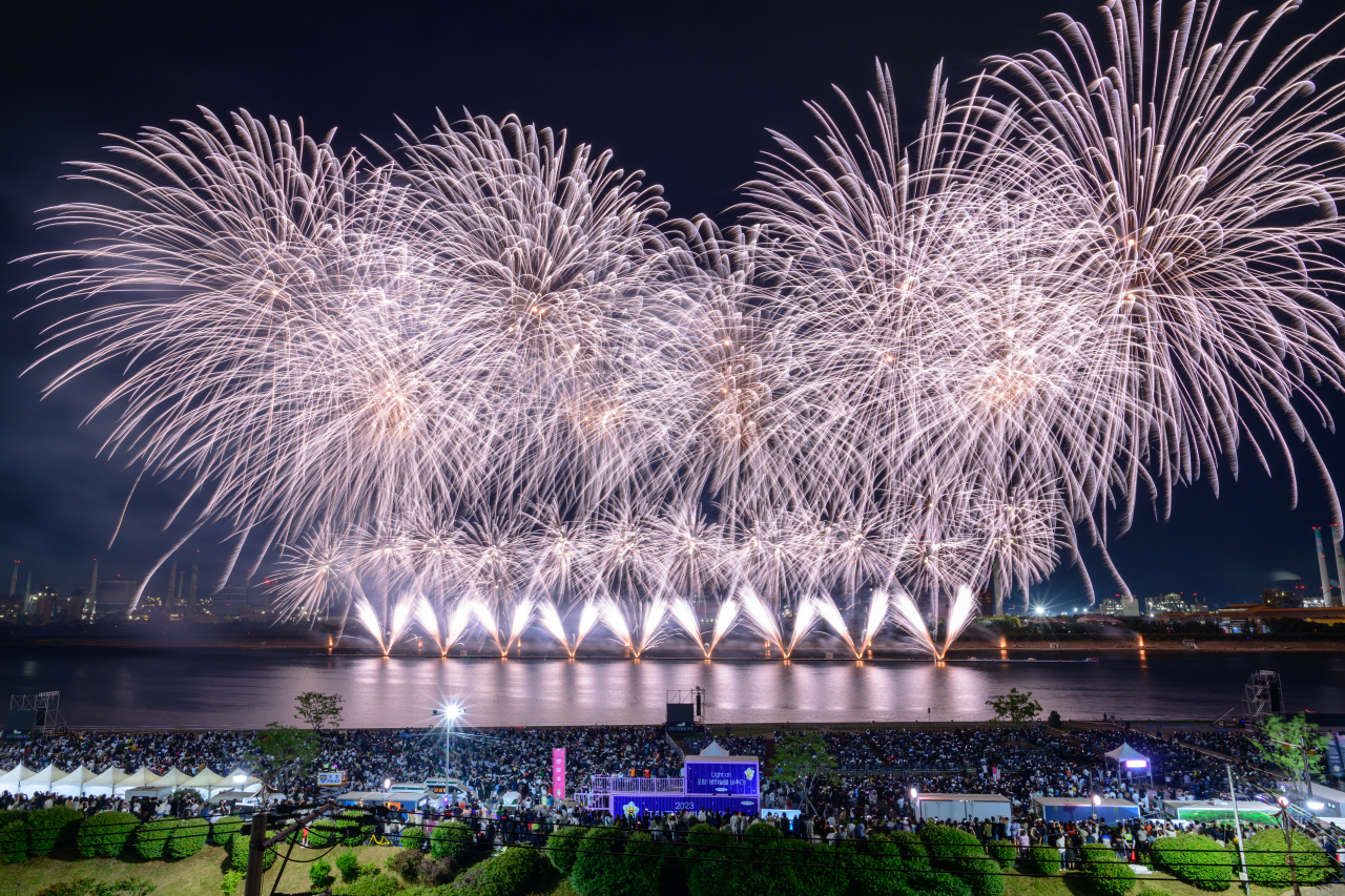 포항국제불빛축제 국제불꽃쇼 전경.[경북도 제공]