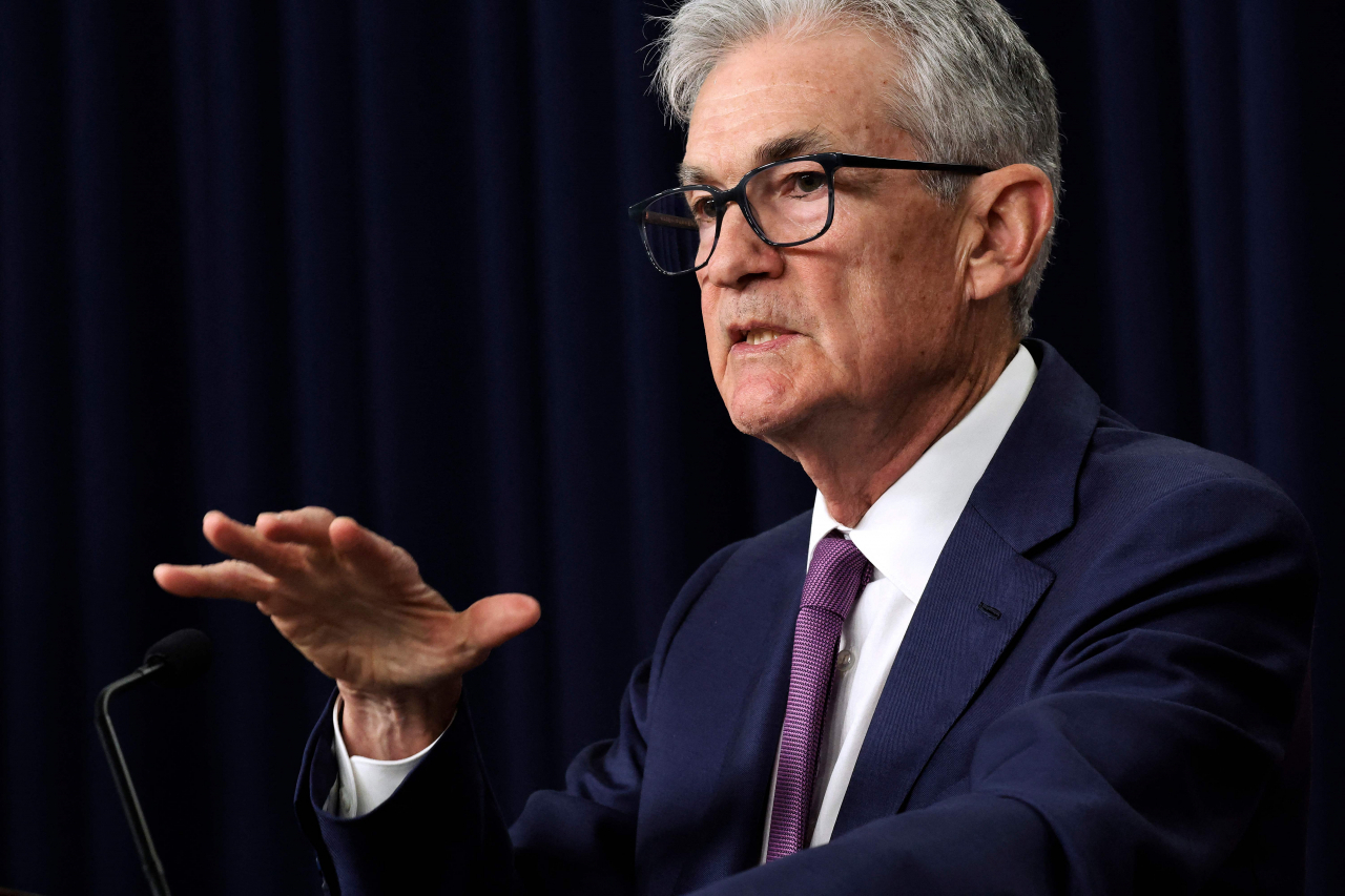 제롬 파월 연방준비제도(Fed·연준) 의장이 1일(현지시간) 연방공개시장위원회(FOMC) 정례회의 후 워싱턴DC 윌리엄 맥체즈니 마틴 은행 건물에서 기자회견을 하고 있다. 연준은 이날 5.25~5.50%로 금리를 동결했다. [AFP]