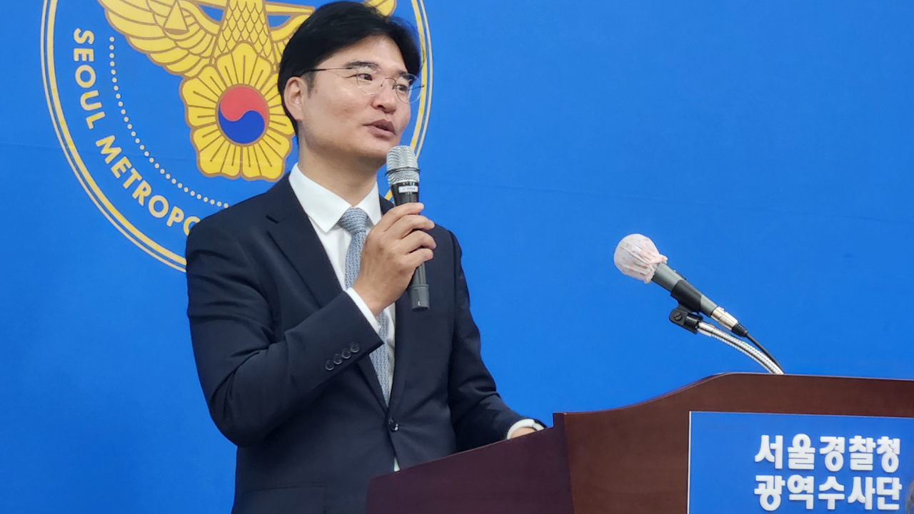 배은철 서울경찰청 광역수사단 형사기동대2팀장이 2일 오전 10시 수도권 일대에서 무자본 갭투자 방식으로 전세사기를 벌인 일당을 검거한 사건에 대해 설명하고 있다. 안효정 기자.