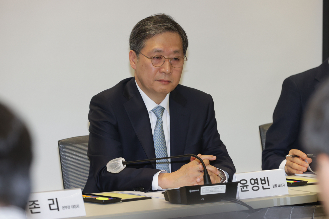 윤영빈 우주항공청장 내정자가 2일 오후 서울 종로구 디지털플랫폼정부위원회 대회의실에서 열린 과기정통부 출입기자단 차담회에서 취재진의 질문을 듣고 있다. 연합뉴스