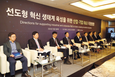 한국공학한림원은 2일 산업·기업 R&D 특별포럼을 개최하고 ‘선도형 혁신 생태계 육성을 위한 산업·기업 R&D 지원방향’을 발표했다. [한국공학한림원 제공]