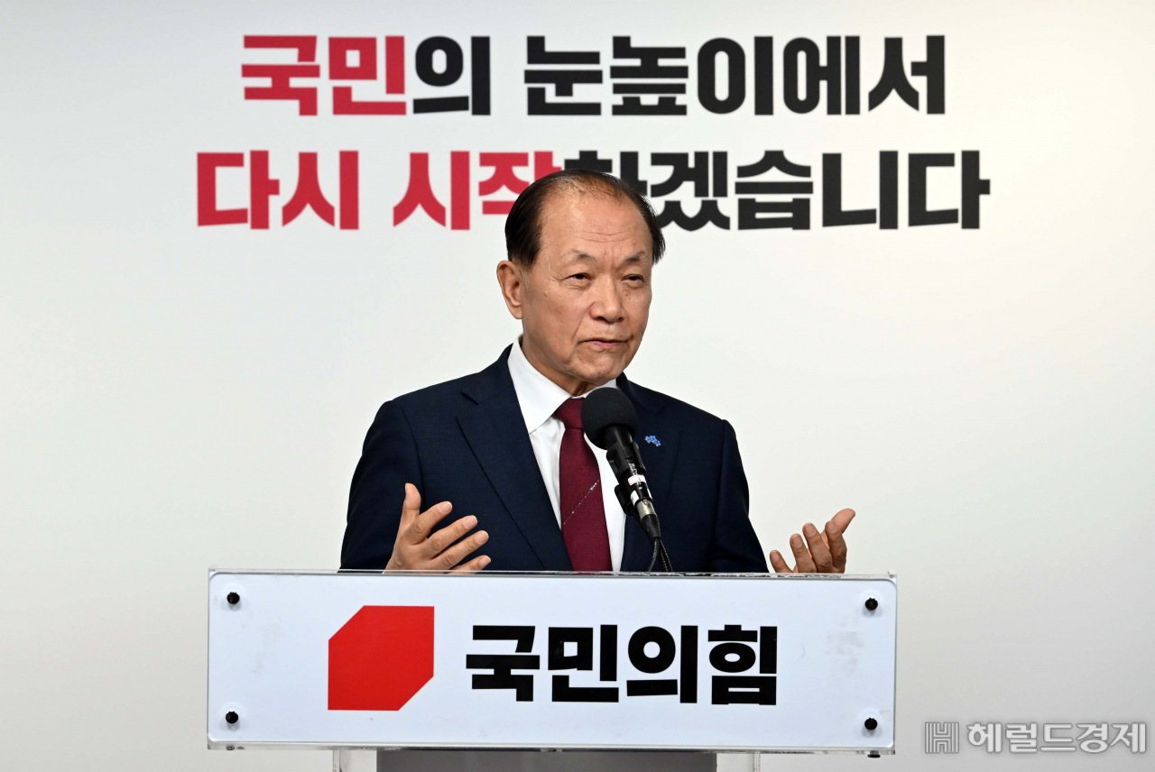 황우여 신임 국민의힘 비상대책위원장이 3일 오전 서울 여의도 중앙당사에서 비상대책위원장 취임과 관련한 입장을 발표하고 있다. 이상섭 기자