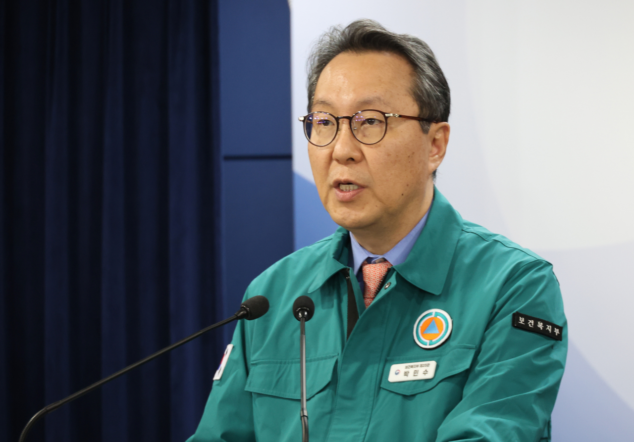 박민수 중앙재난안전대책본부 제1총괄조정관(보건복지부 제2차관)이 3일 정부서울청사에서 의사 집단행동 중대본 회의 주요 결과 등을 발표하고 있다.[연합]