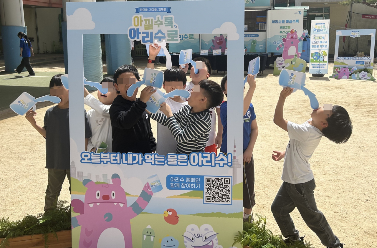 서울시는 아리수를 먹는 물로 이용해 환경을 지키고 건강과 가정경제에 도움을 주자는 ‘아낄수록 아리수로 캠페인’을 11월까지 진행한다고 3일 밝혔다.[서울시 제공]