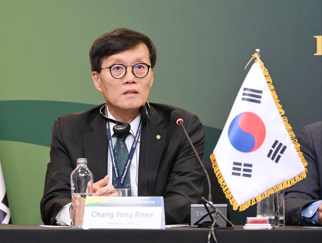 이창용 한국은행 총재가 3일(현지시간) 조지아 트빌리시에서 기자간담회를 가지고 있다. [기획재정부 제공]