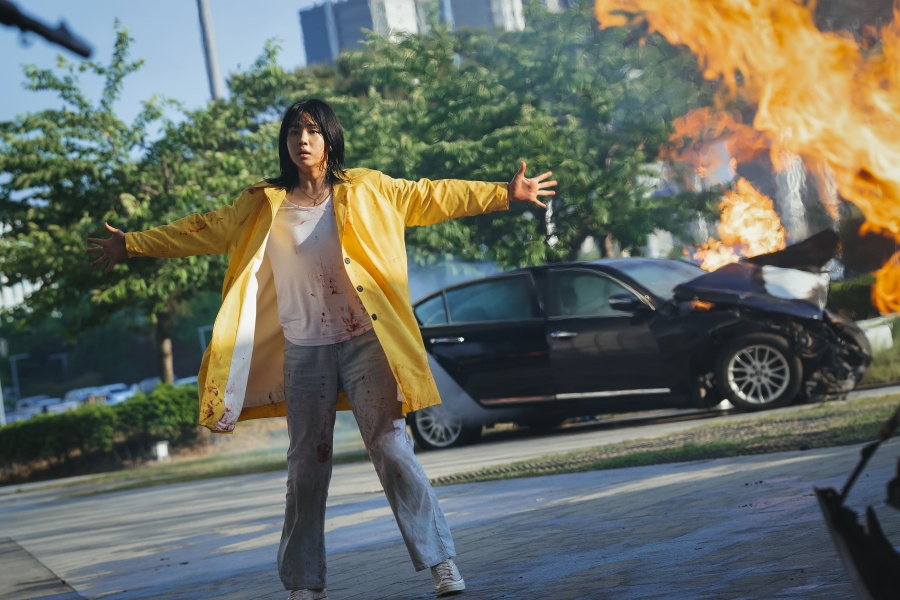 A scene from “Goodbye Earth,” starring Ahn Eun-jin (Netflix)