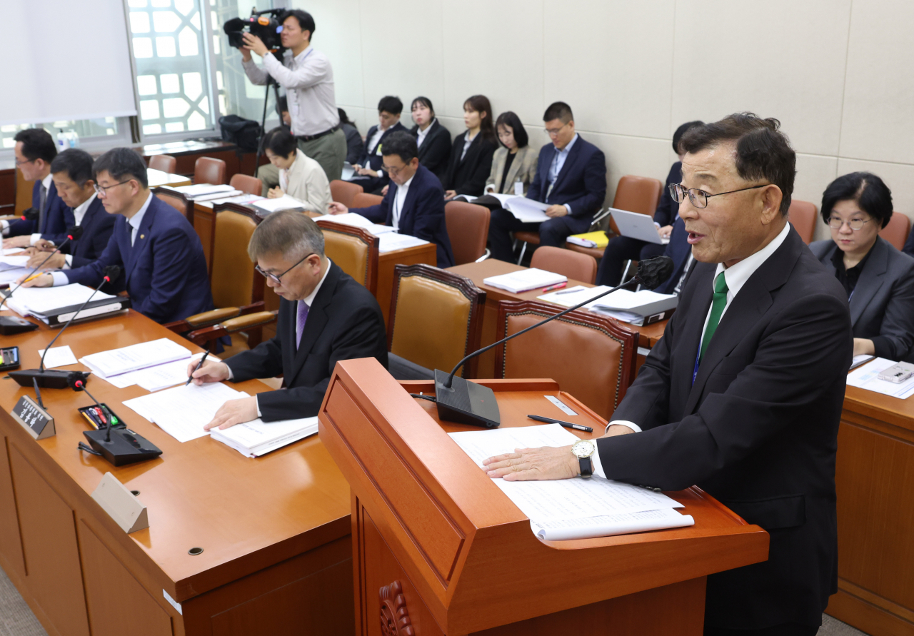 지난달 30일 국회에서 열린 연금개혁특별위원회 전체회의에서 김상균 공론화위원장이 보고를 하고 있다.[연합]