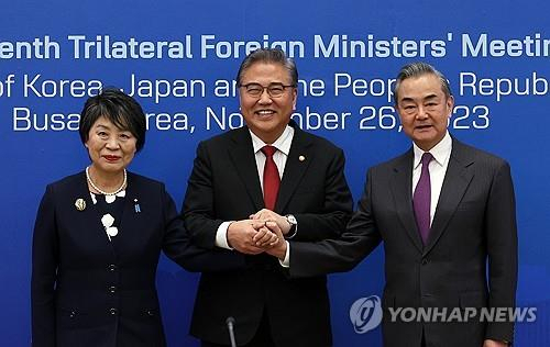 지난해 11월 부산에서 열린 한중일 외교장관 회의. [연합뉴스]