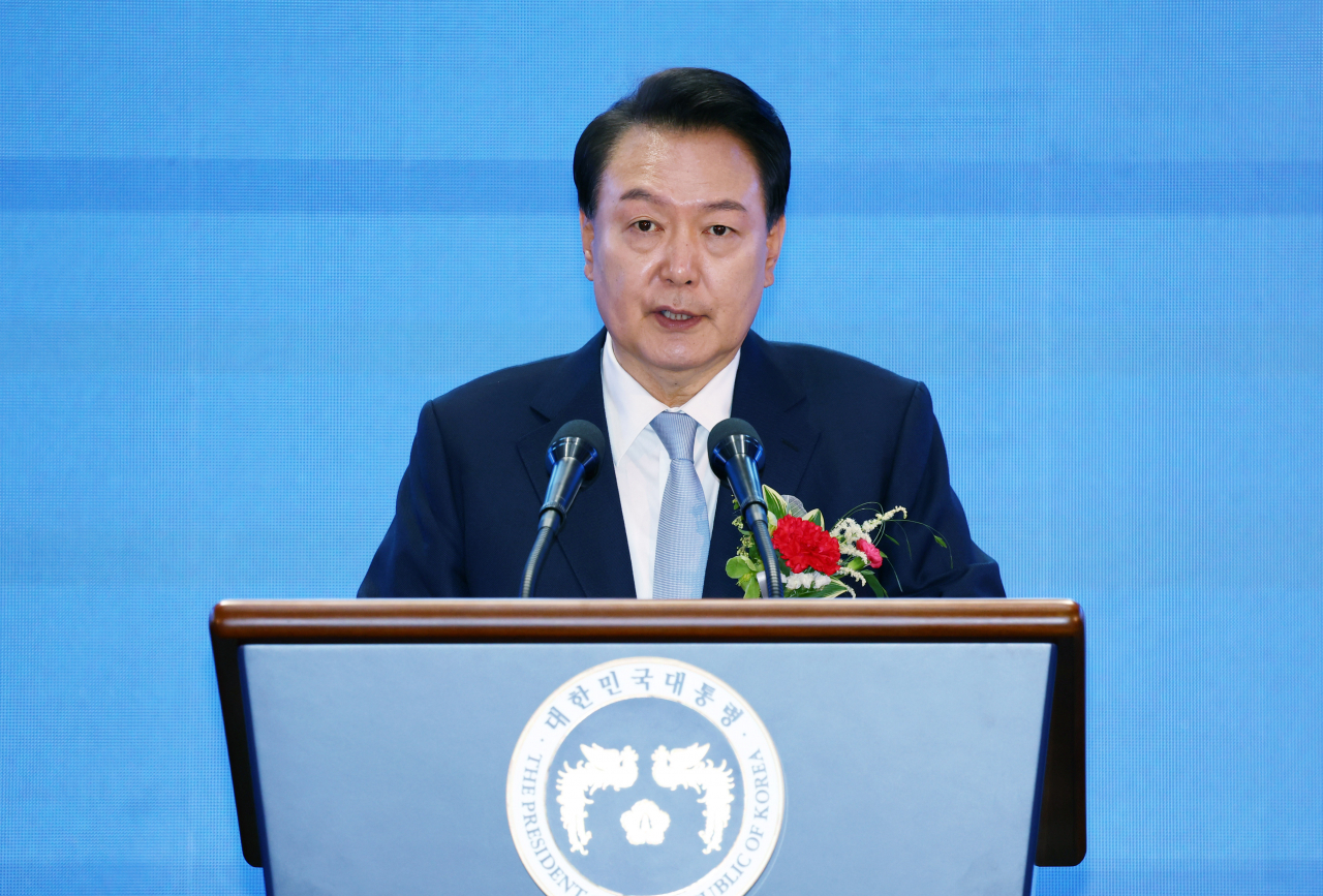 윤석열 대통령이 지난 3일 서울 중구 장충체육관에서 열린 제52회 어버이날 기념식에서 축사하고 있다. [연합]