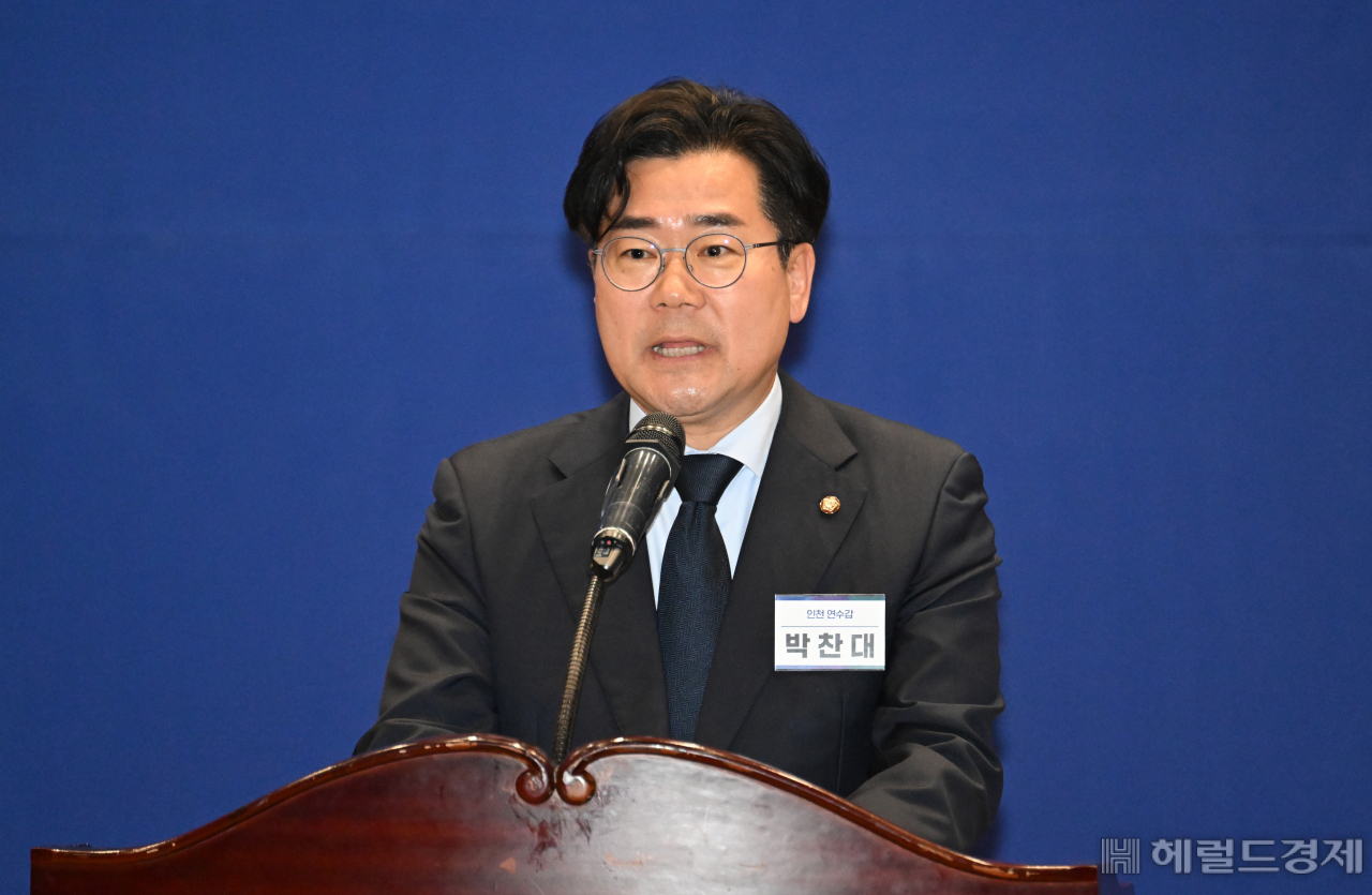 박찬대 더불어민주당 신임 원내대표가 지난 3일 오전 서울 여의도 국회 의원회관에서 열린 제22대 국회 더불어민주당 제1기 원내대표 선출 당선자 총회에서 당선 소감을 밝히고 있다. [임세준 기자]