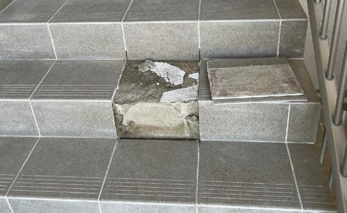 온라인 커뮤니티 보배드림에 온라온 한 신축 아파트의 하자.