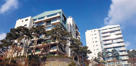 한남동 ‘한남더힐’외관 [헤럴드경제 유튜브 채널 ‘부동산360’갈무리]