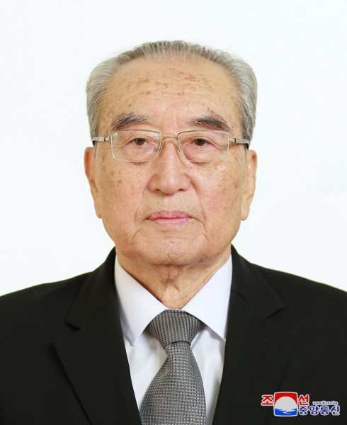 북한의 3대 세습과 우상화, 체제 선전선동을 주도하며 ‘북한의 괴벨스’로 불렸던 김기남 전 노동당 선전선동부장이 사망했다. 조선중앙통신은 8일 “2022년 4월부터 노환과 다장기기능부전으로 병상에서 치료를 받아오던 김기남 동지가 끝내 소생하지 못하고 7일 10시 애석하게도 94살을 일기로 서거했다”고 보도했다. [조선중앙통신 홈페이지]