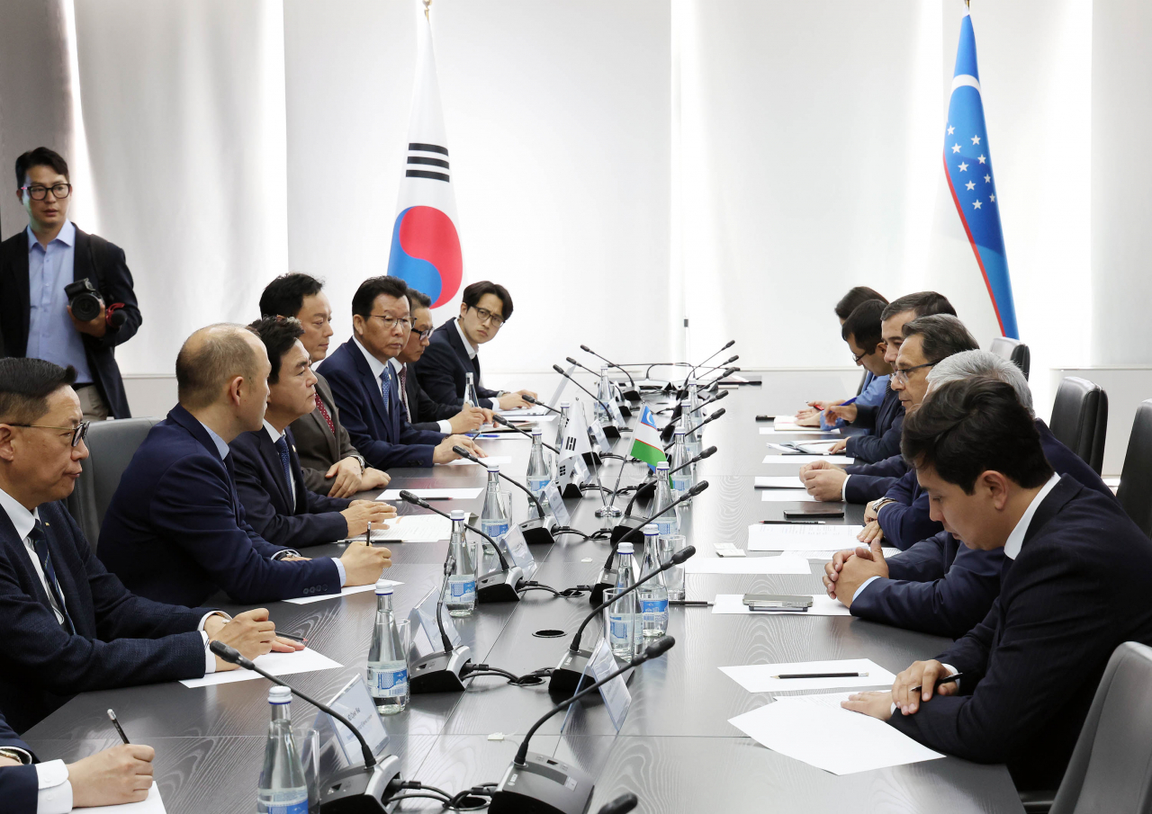 김태흠충남지사는 7일(현지시각) 우즈베키스탄 국무총리를 비롯, 중앙정부 최고위 관계자를 연이어 만나 경제, 문화, 교육, 탄소중립, 스마트팜 등의 현안을 논의했다.