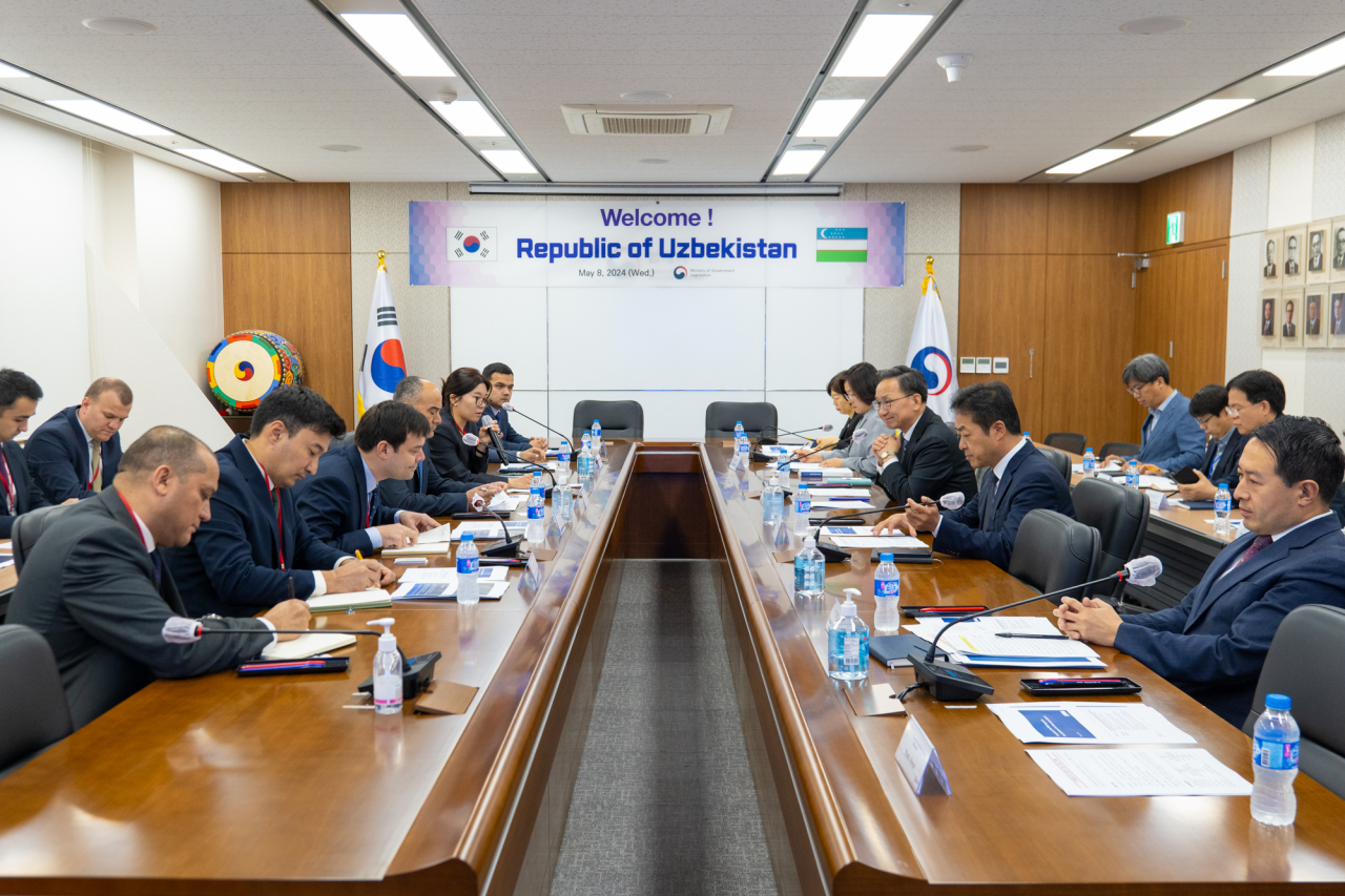 법제처는 8일 정부세종청사에서 멜리에브 쿠도요르 쿠라모비치 우즈베키스탄 법무부 차관과 법제 교류 협력 활성화를 주제로 면담을 진행했다.